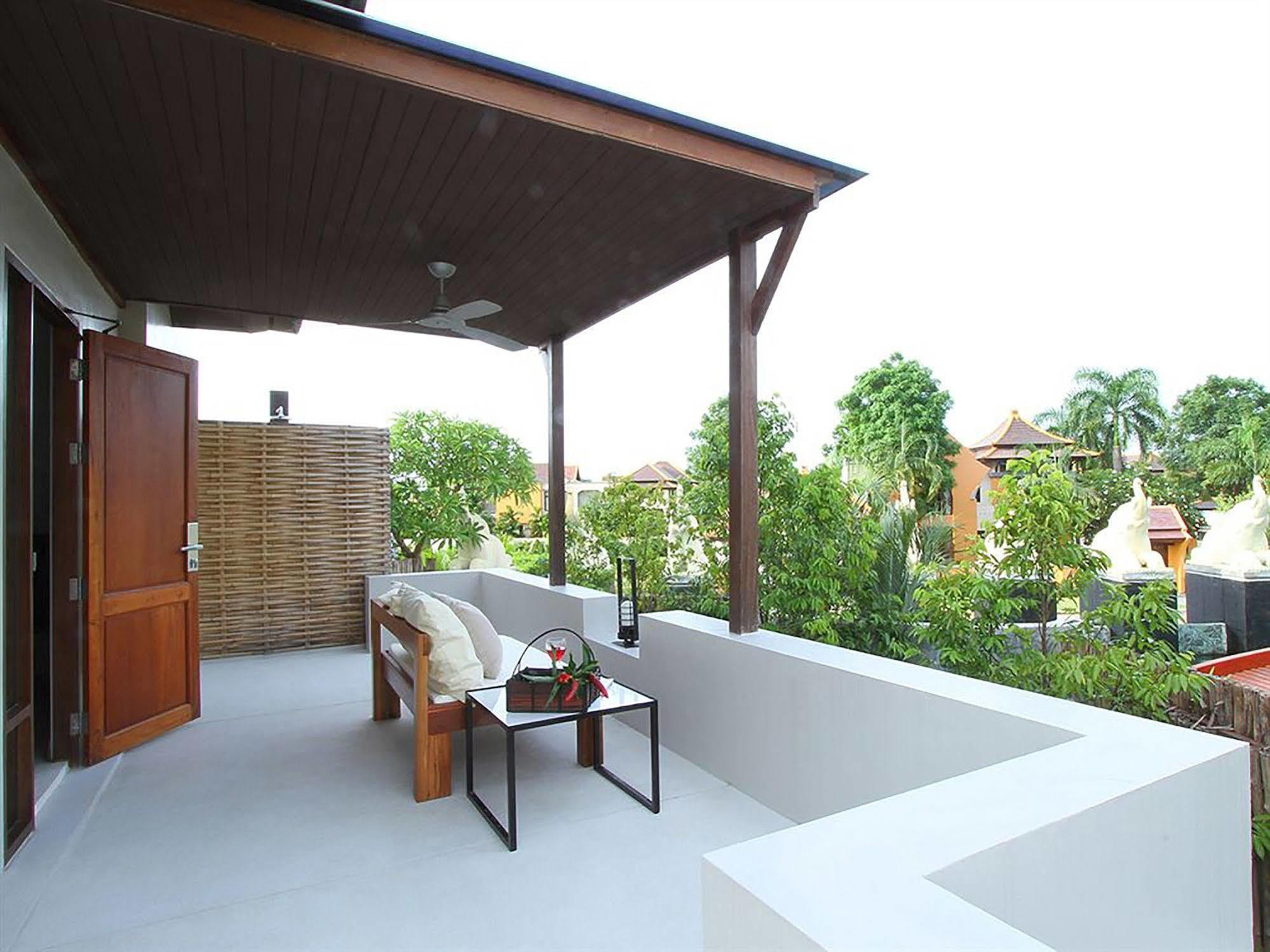 Villa Villa Pattaya Nong Prue Екстериор снимка